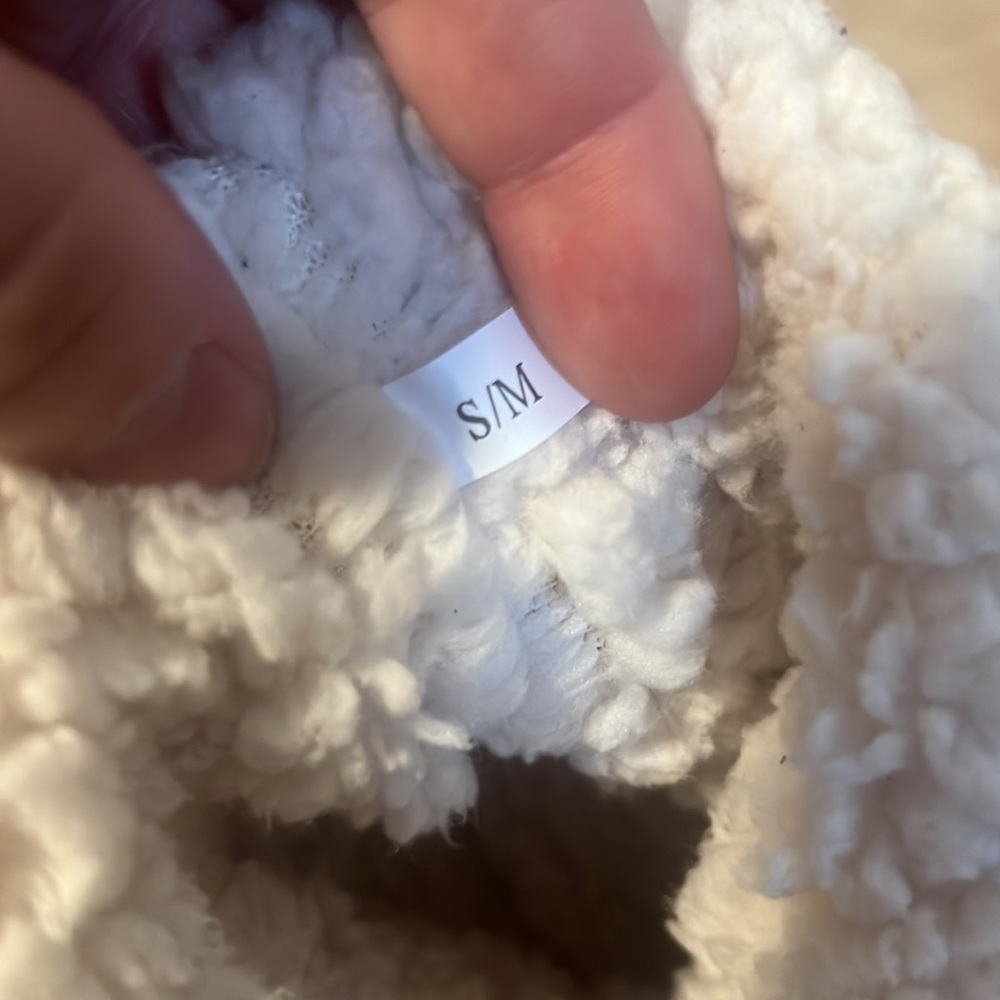 Slippers - Picture 2 of 3